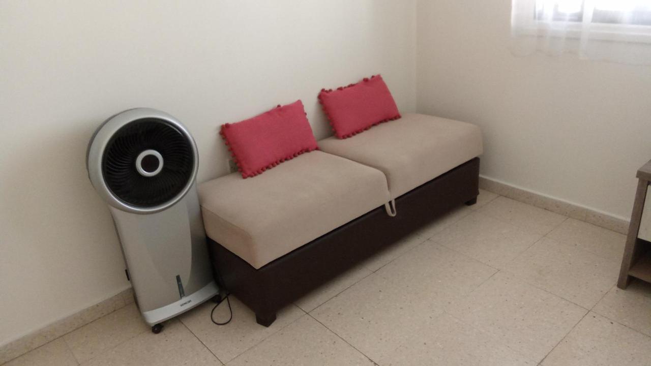 2 Bedroom Apartment In Makenzi Ларнака Екстериор снимка